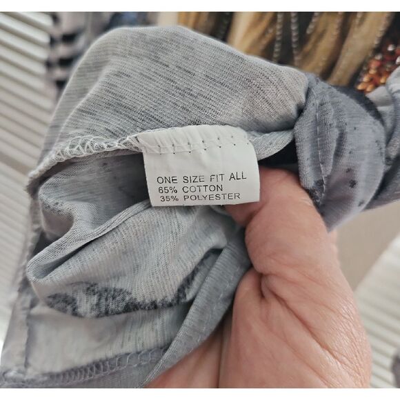 Queen G. Botique Black and White Graphic Oversized Tunic - Picture 8 of 13